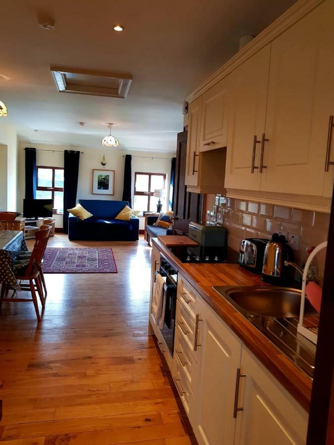Nanny Quinn'S Apartment Killucan Екстериор снимка